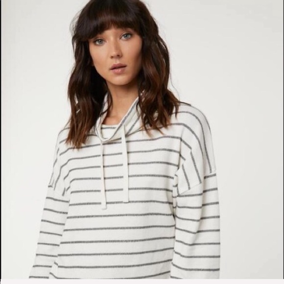 🌴🌼O’Neill- SWEATSHIRT🌼🌴 - Picture 3 of 10